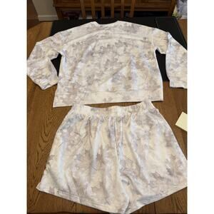 No size no labels Leaf Print White Gray Knit Women's Sweatshirt & Shorts Set